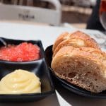 La Nova Casa Vella - Restaurante y bar en Alfafar. Tomate natural con ajoaceite y pan